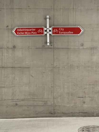 Wegweiser ausgangs der Fahrrad-Abstellhalle