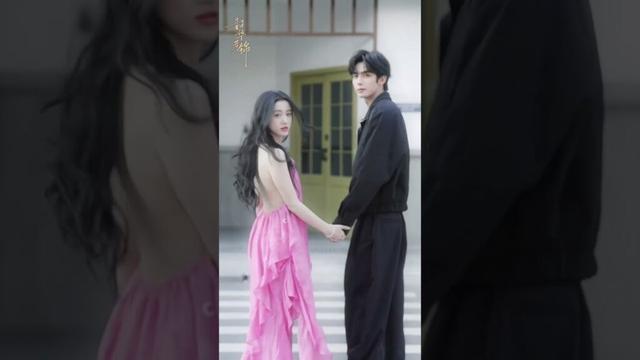 ¡Qué química entre ellos! 😍 #GloriaJuvenil #YouthfulGlory #韶华若锦 #SongWeiLong #BaoShangEn #shorts