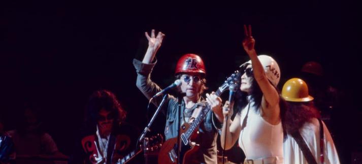 John Lennon y Yoko Ono en el especial: 'John Lennon and Yoko Ono Present the One-to-One Concert',  desde el Madison Square Garden, agosto de 1972. / ABC Photo Archives