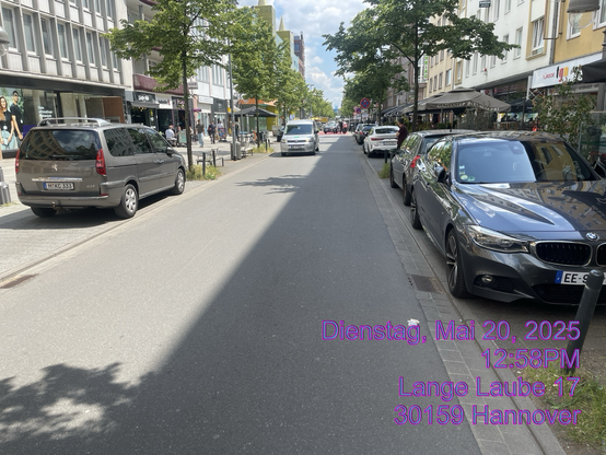 Exklusive Zentrale Fahrradstrasse LangeLaube- ohne Poller oder Stedige Überwachung alles voller Autos
