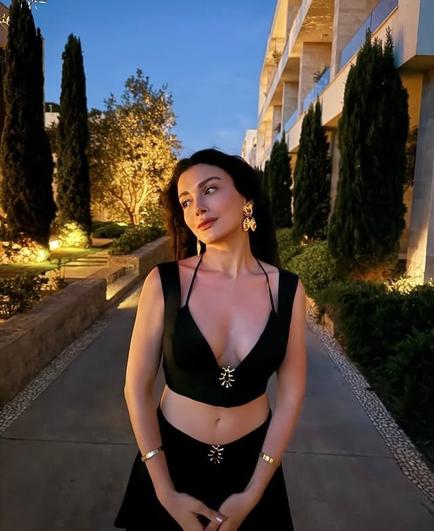 Özge Yağız