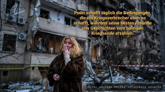 Putin schafft täglich die Bedingungen, die ein Kriegsverbrecher eben so schafft, während seine besten Freunde uns Geschichten vom baldigen Kriegsende erzählen.
foto: skynews natali sevriukova ukraine
Weinende Frau vor einem von Raketen zerstörten Haus in der Ukraine
