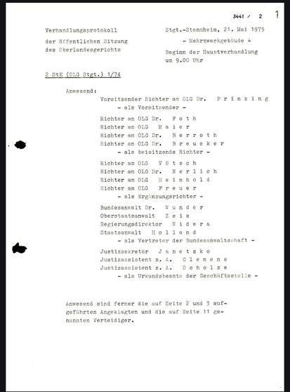 Scan von Seite 1 des Sitzungsprotokolls des Stammheimer 'Baader-Meinhof' Prozesses gegen die RAF vom ersten Verhandlungstag am 21.5.1975. Genannt sind die Besetzung des Gerichts, der Bundesanwaltschaft und der Justizbeamten.