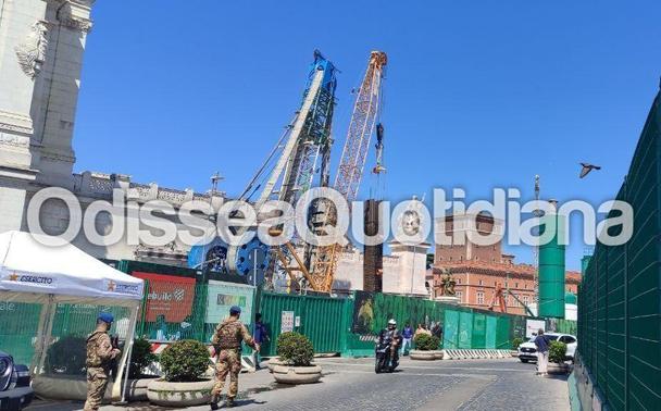 Roma Metropolitane ha ufficializzato il completamento della prima macrofase del cantiere Metro C in Piazza Venezia.
I lavori con idrofresa, fondamentali per la realizzazione delle paratie di contenimento, sono terminati.

Si tratta di una fase tecnica ma strategica, che precede lo scavo del pozzo di stazione. L'intervento si inserisce nel piano di sviluppo della #mobilitàurbana e mira a migliorare la rete del #trasportopubblico nel centro di #Roma.

📌 Stazione Venezia diventerà un nodo chiave di interscambio, connessa alla Linea A e al cuore della città.

📎 Maggiori dettagli nel comunicato: