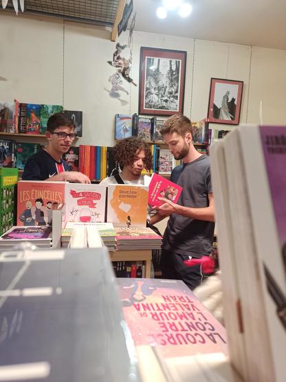 Les internes du lycée Louis-Bascan en mission librairie à Rambouillet (78).