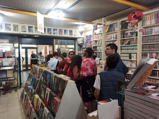 Les internes du lycée Louis-Bascan en mission librairie à Rambouillet (78).