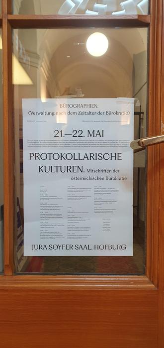Programmplakat Protokollarische Kulturen. Mitschriften der österreichischen Bürokratie.