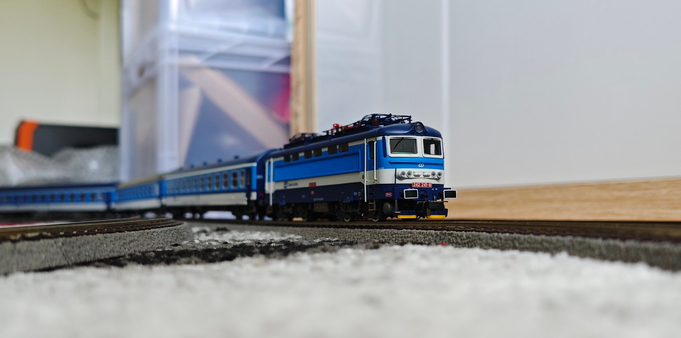 H0 Scale model of CD class 242 locomotive in Najbrt livery