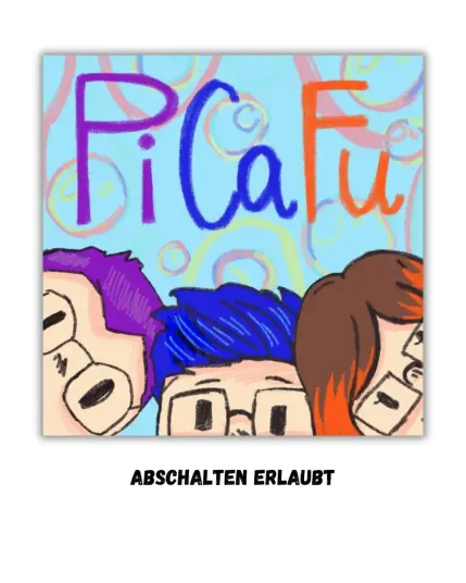 Das Logo von "Abschalten erlaubt" von PiCaFu zeigt die drei im Comic-Stil gezeichnet, oben steht PiCaFu, drumherum ist weiß und unten steht "Abschalten erlaubt", insgesamt hat das Bild das Design eines Polaroids