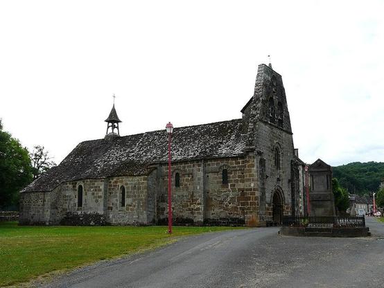 Eglise Saint-Maurice-et-Saint-Louis à #Vebret (#Cantal) Edifice du XIIe siècle remanié à diverses époques. La façade du XIIe siècle présente un pignon contenant trois arcades pour les cloches, une fenêtre plein...
Suite 👉 https://monumentum.fr/monument-historique/pa00093710/vebret-eglise-saint-maurice-et-saint-louis
#Patrimoine #MonumentHistorique
Photo CC-BY-SA 4.0 : Père Igor