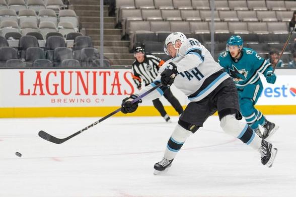 Chicago Blackhawks' Aku Raty Signs With Karpat