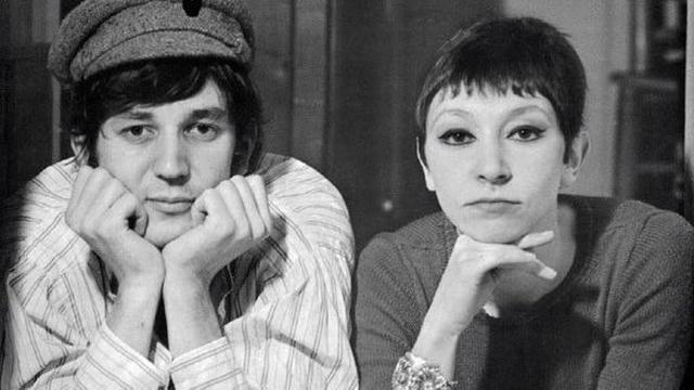 Photo en noir-et-blanc de Brigitte Fontaine et Jacques Higelin en 1968