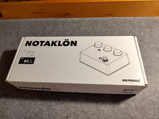 Photo of a Notaklön guitar pedal kit box.