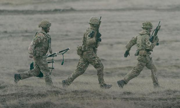 Soldados británicos durante ejercicios de la OTAN en Rumania, en una imagen de archivo. (Bloomberg via Getty Images)