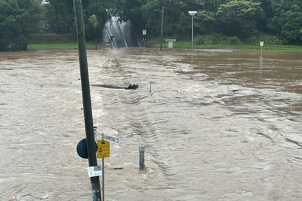 Lavenders Bridge at Bellingen under floodwaters on Wednesday. (ABC Coffs Coast: Charles Rushforth)