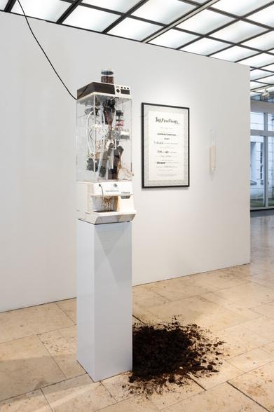Another exhibition view with a pile of coffee grounds on the floor