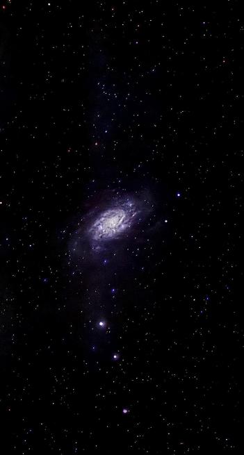 A stunning cosmic scene featuring a galaxy surrounded by countless stars, set against a dark night sky.

Oszałamiająca kosmiczna scena przedstawiająca galaktykę otoczoną niezliczonymi gwiazdami, osadzona na tle ciemnego nocnego nieba.