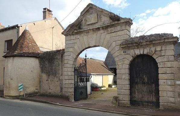 Ancien manoir, dit Porte de la Perrine à #Morée (#LoirEtCher) Hors de l'enceinte autrefois fortifiée, l'ancien manoir seigneurial aujourd'hui disparu, a conservé un vaste enclos entouré de murs, avec trois tour...
Suite 👉 https://monumentum.fr/monument-historique/pa00098522/moree-ancien-manoir-dit-porte-de-la-perrine
#Patrimoine #MonumentHistorique
Photo CC-BY-SA 4.0 : Grefeuille