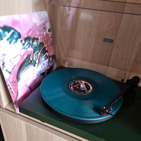 Linkin Park - From Zero (Transparent Petrol colored) spinning on my Satin Green ProJect Carbon Evo).