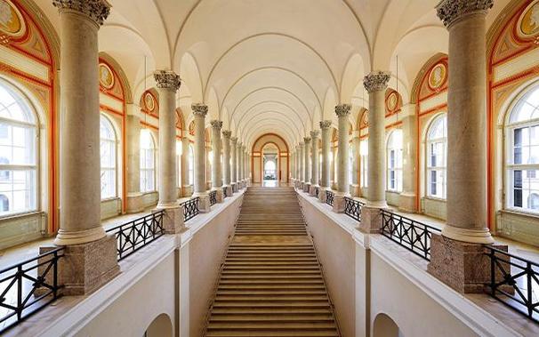 Escalier d'honneur de la Bayerische Staatsbibliothek à Munich