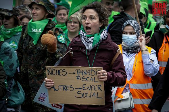 RICHES -> PARADIS FISCAL
AUTRES -> ENFER SOCIAL