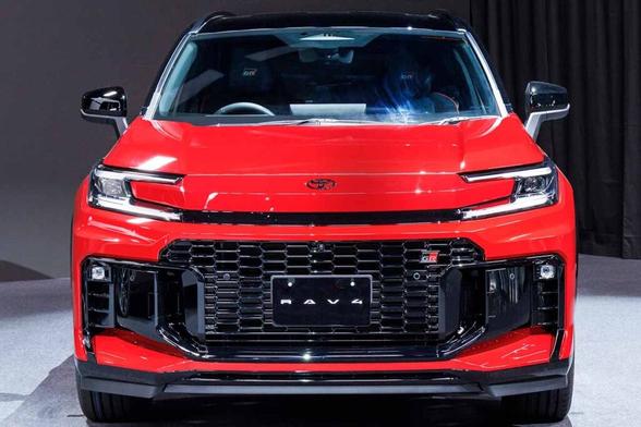 「これは売れる」「サイドビュー良いね」 世界初公開「新型RAV4」の注目はスポーティ仕様？ トヨタ最新SUVに反響続々 - 乗りものニュース