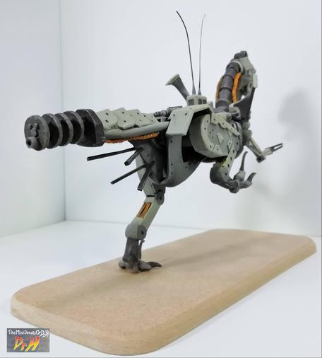 Rear right of the Dino-bot.