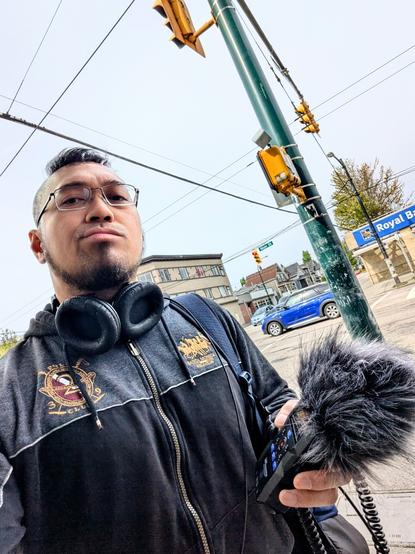 Me recording audible traffic signals and beacons at the intersection of Main Street and King Edward Street. Gosh, traffic noise here is so loud for such an intersection.