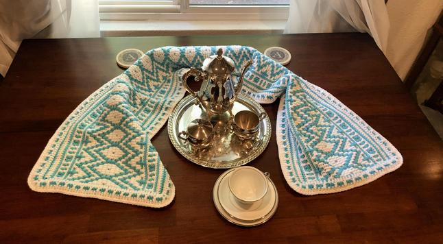 White and Tarqua “Diamonds” 100% acrylic table runner. Made in the overlay mosaic crochet style making it extremely thick and durable for many party’s and occasions!
