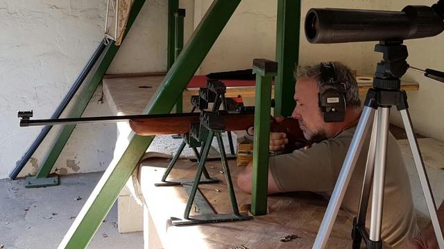 Marko Groß ("Nordkreuz"-Netzwerk) beim Schießen als Reservist. (Foto: Archiv Dirk Laabs)