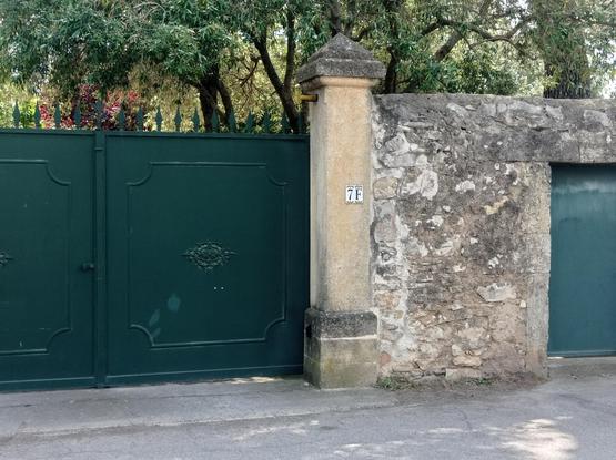 A gate, with its number plate showing "7F"