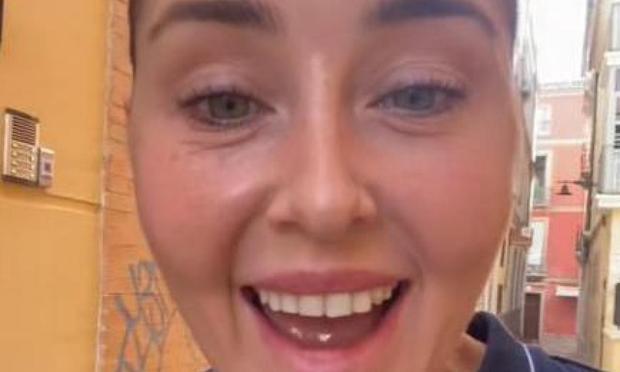 Fragmento del vídeo de @thetoridiaries (@thetoridiaries)