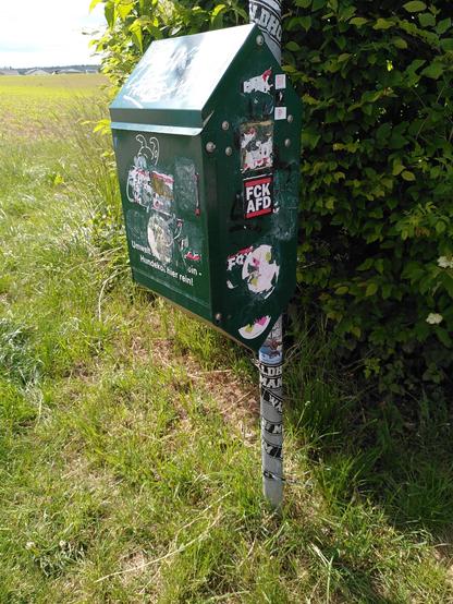 Sticker an Mülleimer