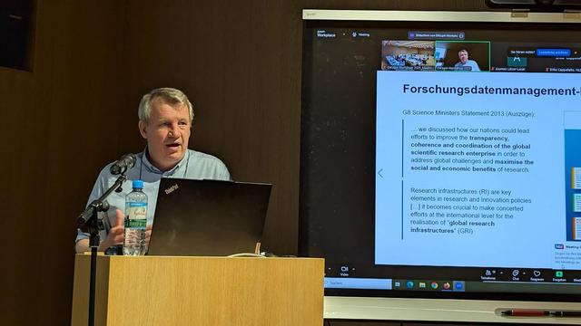 eynote by Kai-Christian Bruhn with the topic ‘Many cannot know what they cannot do’: Systematisation of skills in digital archaeology. Photo: S. Hageneuer
