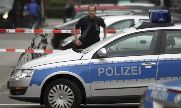 Un agente de Policía en Hamburgo, Alemania. (EFE)