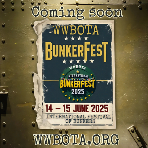 Auf genietetem Stahl aufgebrachtes Plakat. Der Text lautet:

"Coming soon
WWBOTA
International
BUNKERFEST
2025
14 - 15 June 2025"