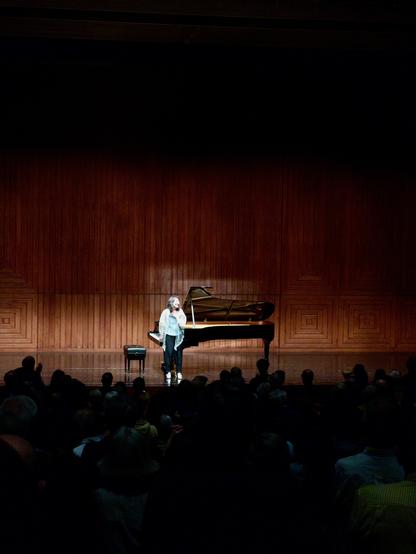 Here’s Mitsuko, on stage after the performance. She looks genuinely happy in front of the piano. It was very good.
