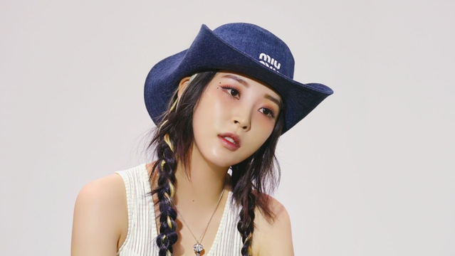 Moonbyul in a denim cowgirl hat