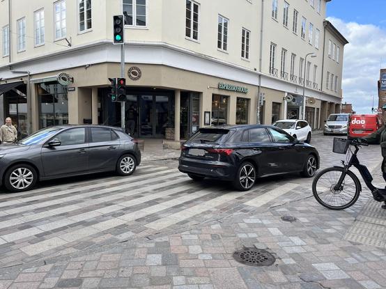 Biler på Rådhustorvet