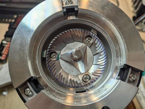 Rotary burr mounted in the chamber, remaining markings of the blue marker are still visible but the edge is clean all around.
