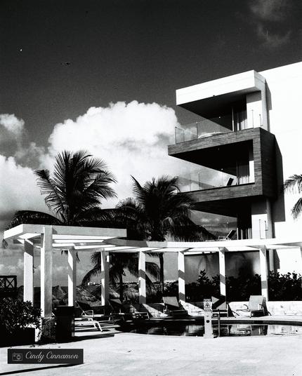 Puerto Morelos au Mexique en noir et blanc. Photographie par Cindy Cinnamon