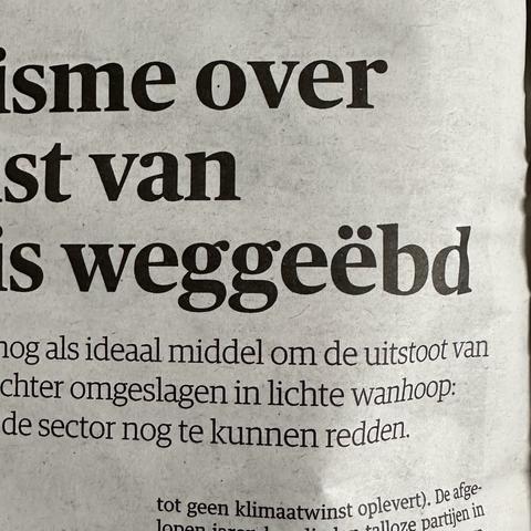 Headline from the Volkskrant newspaper. The interesting word is “weggeëbd”. Not to be confused with “weggeappt”.