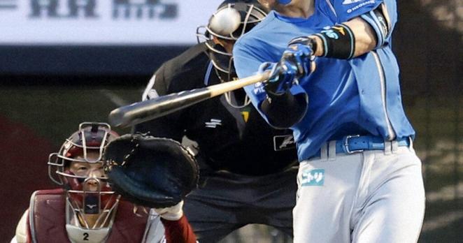 Baseball: Fighters beat Eagles on Gunji's homer, Kanemura's shutout