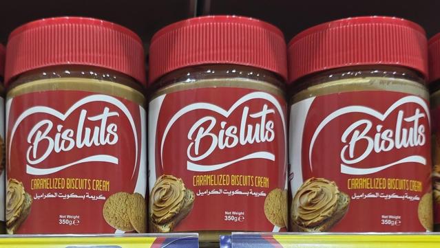Three jars of "Bisluts" branded caramelized biscuits cream