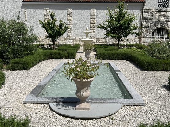 Römischer Garten mit Brunnen
