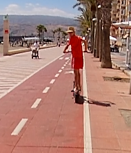 Same kid looking 180º back, at speed, for a very unreasonable lenght of time.