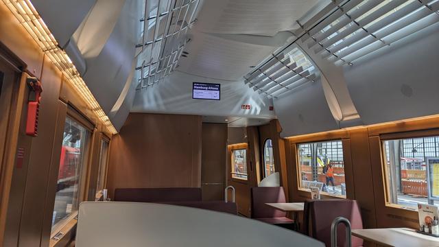 The famous hump of a DB class 401 dining car.