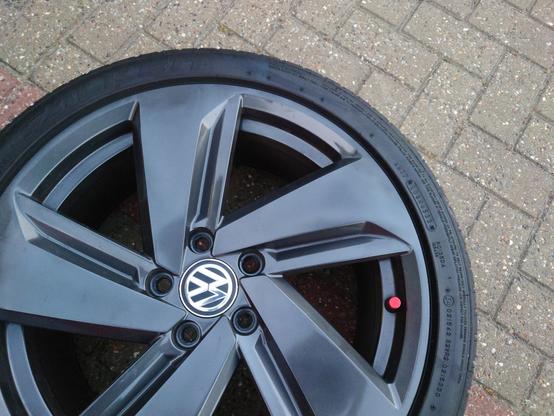VW Golf GTI Parker/Milton Keynes alloy (originally diamond cut, it has been refurbished in dark grey as otherwise these look like shit after a few years due to white worm)