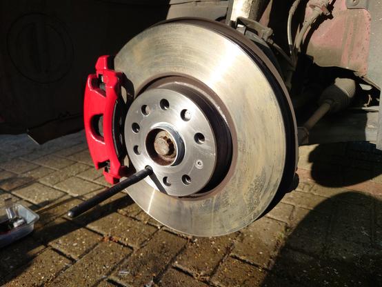 Front brake disc and caliper with a wheel insertion peg
