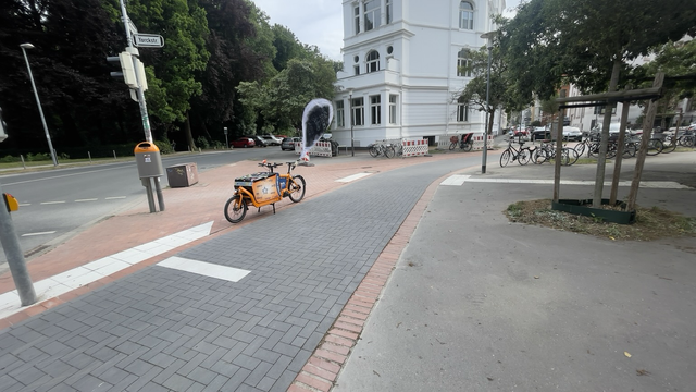 Veloroute 03 - Blick in die umgestaltete Kreuzung